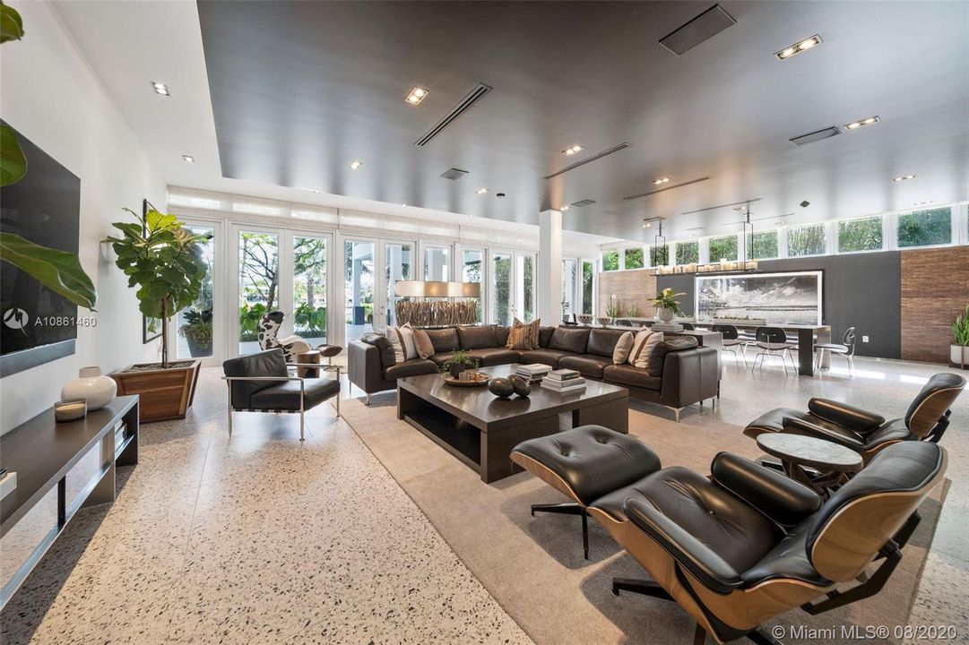 Recently Sold: $15,975,000 (9 beds, 8 baths, 7848 Square Feet)