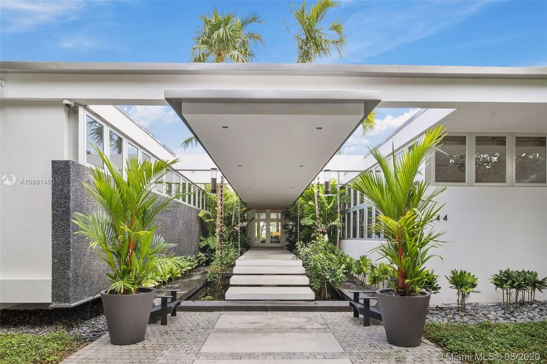 Recently Sold: $15,975,000 (9 beds, 8 baths, 7848 Square Feet)
