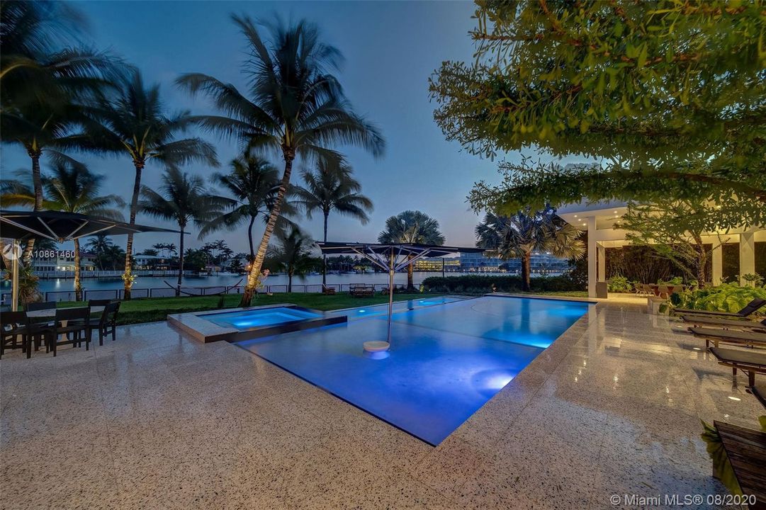 Recently Sold: $15,975,000 (9 beds, 8 baths, 7848 Square Feet)