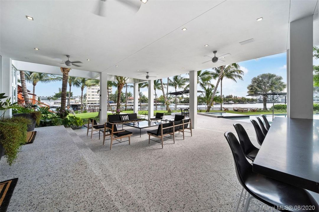 Recently Sold: $15,975,000 (9 beds, 8 baths, 7848 Square Feet)