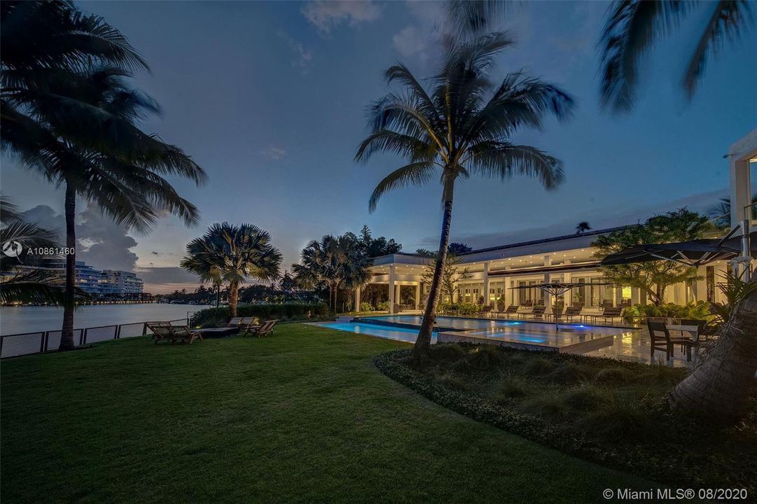 Recently Sold: $15,975,000 (9 beds, 8 baths, 7848 Square Feet)