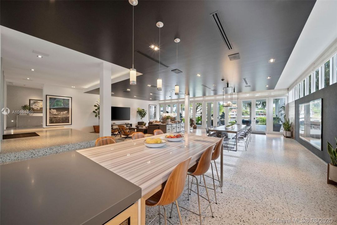 Recently Sold: $15,975,000 (9 beds, 8 baths, 7848 Square Feet)