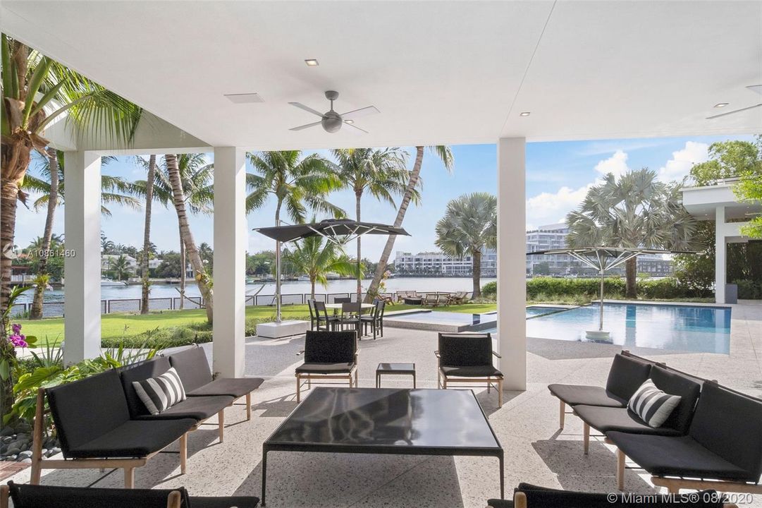 Recently Sold: $15,975,000 (9 beds, 8 baths, 7848 Square Feet)