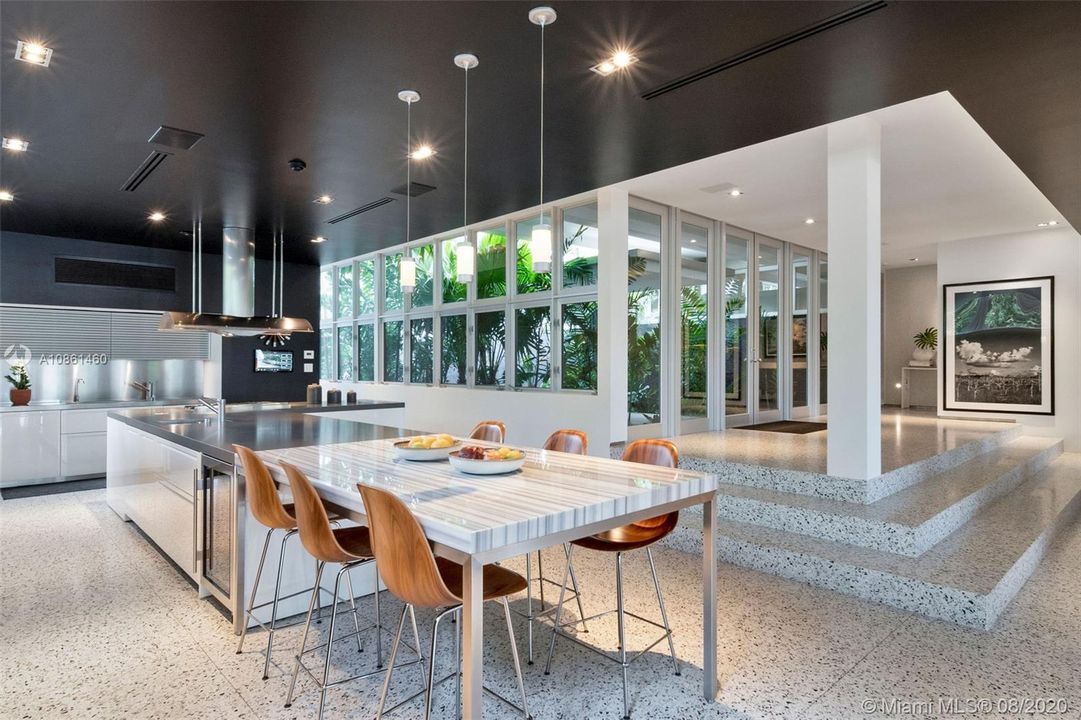 Recently Sold: $15,975,000 (9 beds, 8 baths, 7848 Square Feet)