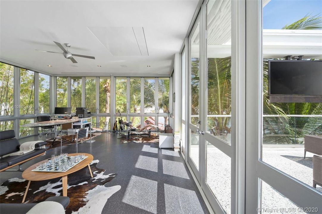 Recently Sold: $15,975,000 (9 beds, 8 baths, 7848 Square Feet)