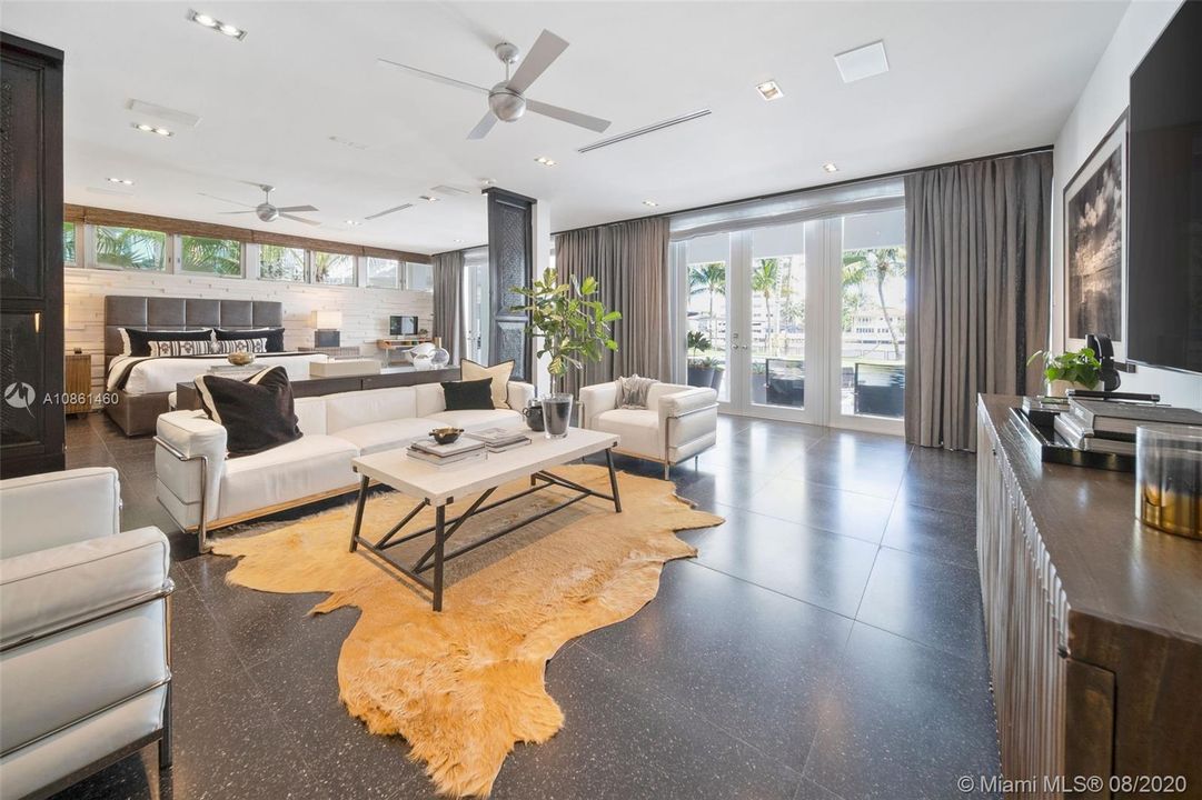 Recently Sold: $15,975,000 (9 beds, 8 baths, 7848 Square Feet)