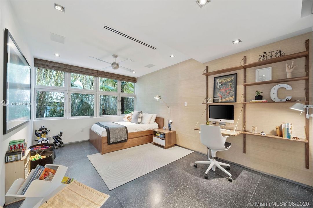 Recently Sold: $15,975,000 (9 beds, 8 baths, 7848 Square Feet)
