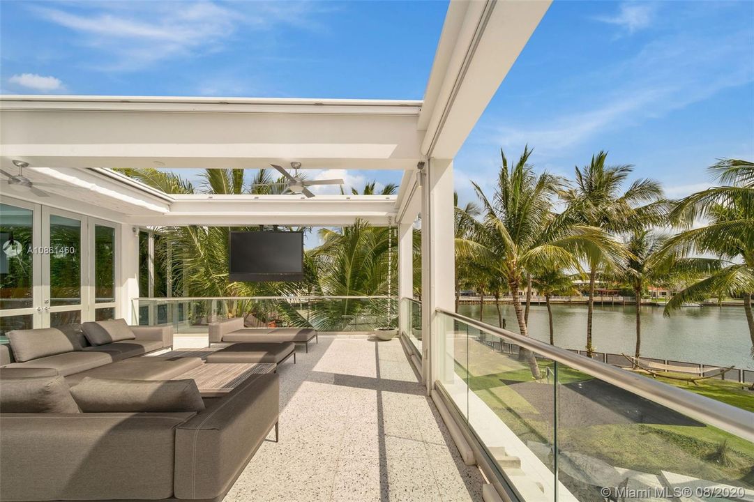 Recently Sold: $15,975,000 (9 beds, 8 baths, 7848 Square Feet)
