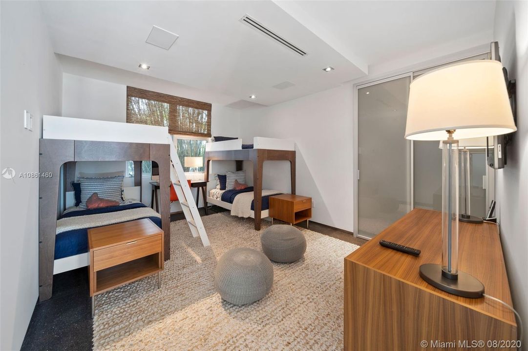 Recently Sold: $15,975,000 (9 beds, 8 baths, 7848 Square Feet)