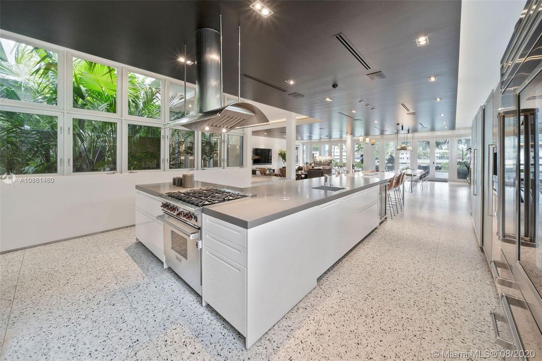 Recently Sold: $15,975,000 (9 beds, 8 baths, 7848 Square Feet)