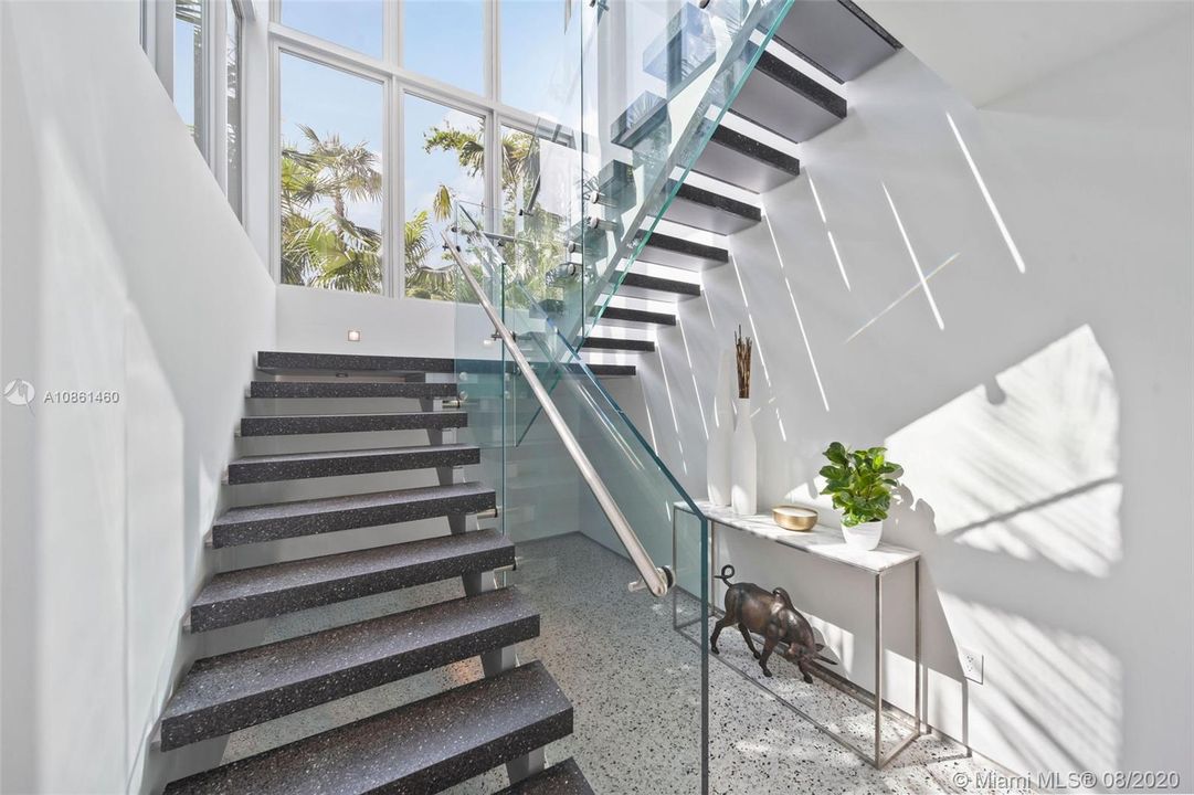 Recently Sold: $15,975,000 (9 beds, 8 baths, 7848 Square Feet)
