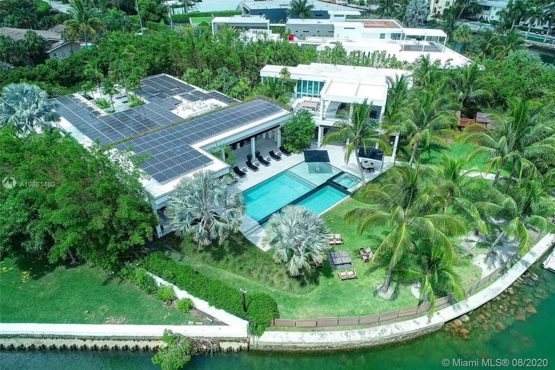Recently Sold: $15,975,000 (9 beds, 8 baths, 7848 Square Feet)