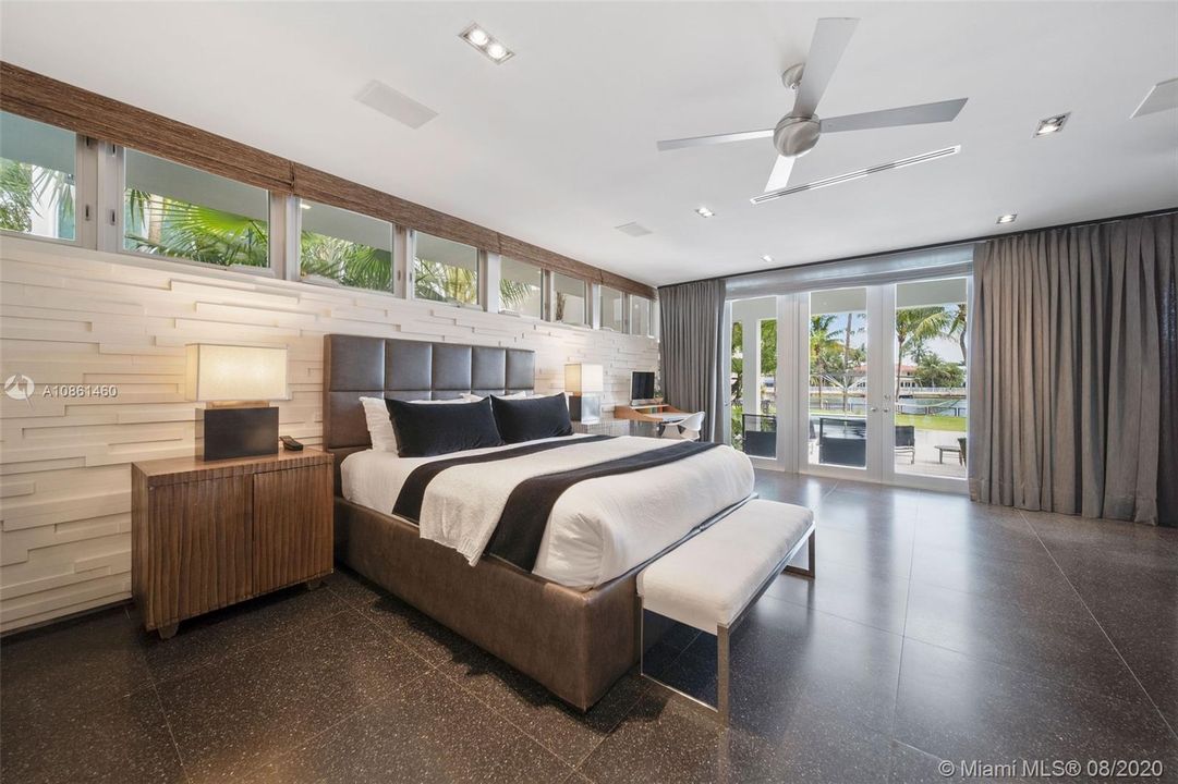 Recently Sold: $15,975,000 (9 beds, 8 baths, 7848 Square Feet)