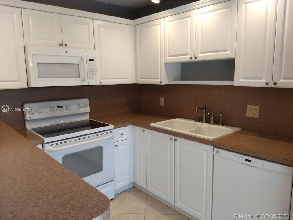 Vendido Recientemente: $219,900 (2 camas, 2 baños, 1183 Pies cuadrados)