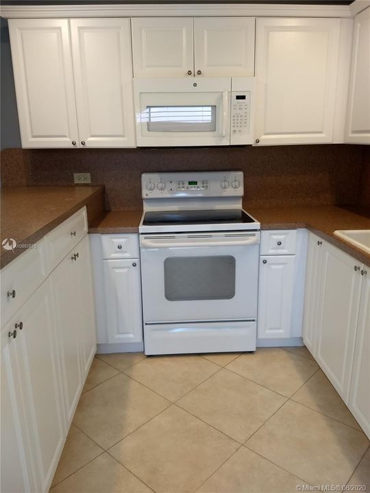 New Cabinets, countertops & flooring