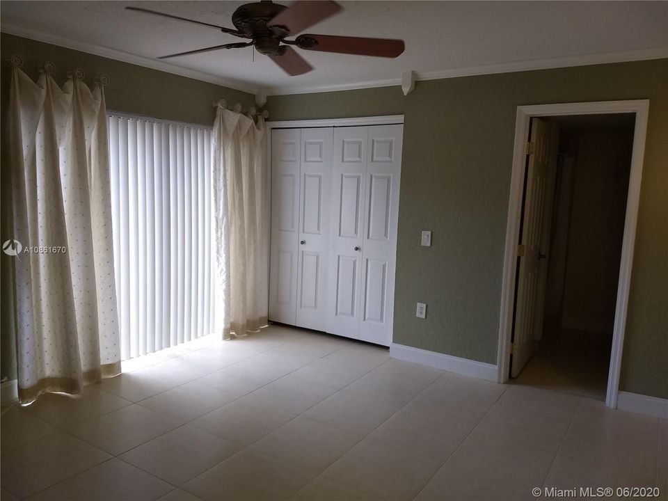 Vendido Recientemente: $219,900 (2 camas, 2 baños, 1183 Pies cuadrados)