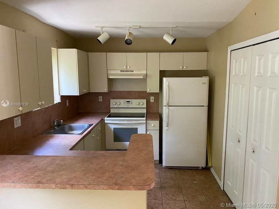 Recientemente alquilado: $1,400 (3 camas, 2 baños, 1024 Pies cuadrados)