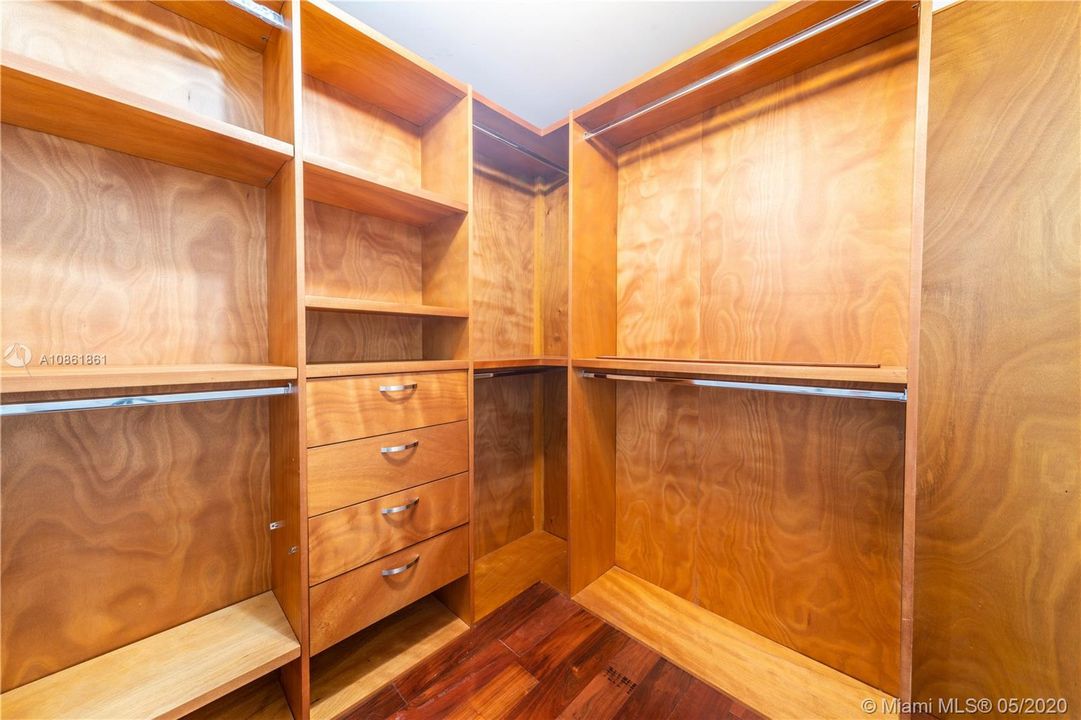 Recently Rented: $11,000 (5 beds, 4 baths, 4216 Square Feet)