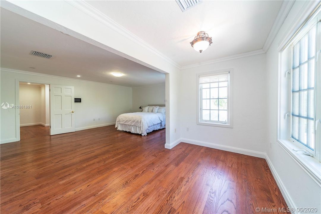 Recently Rented: $11,000 (5 beds, 4 baths, 4216 Square Feet)