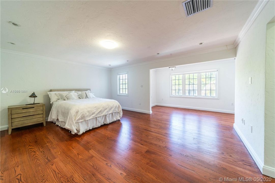 Recently Rented: $11,000 (5 beds, 4 baths, 4216 Square Feet)