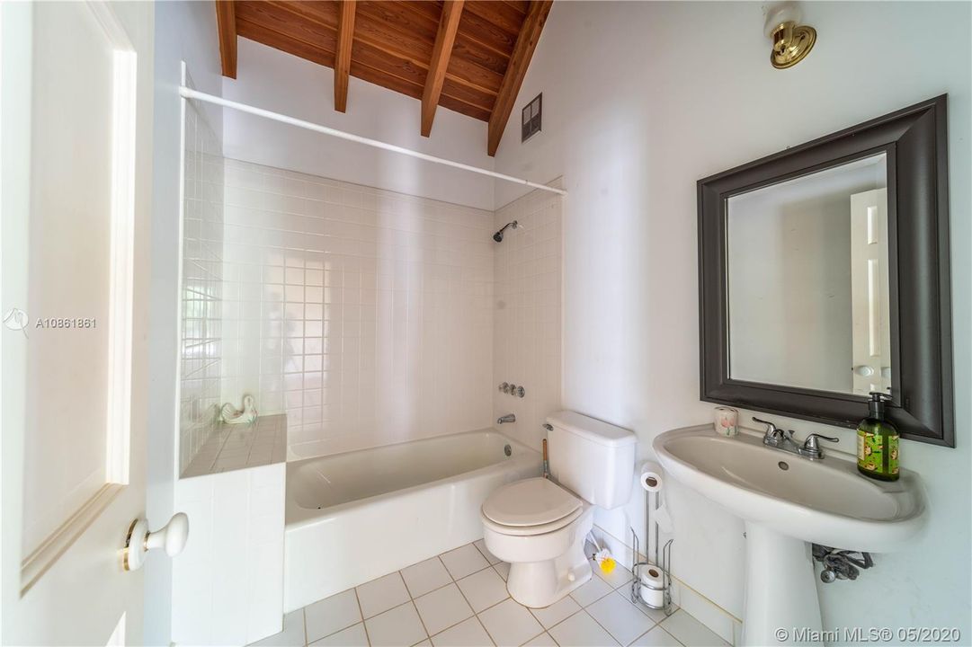 Recently Rented: $11,000 (5 beds, 4 baths, 4216 Square Feet)