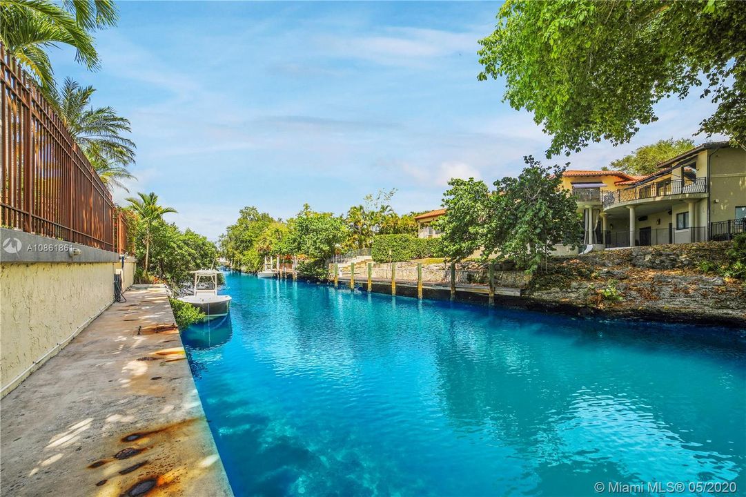 Recently Rented: $11,000 (5 beds, 4 baths, 4216 Square Feet)