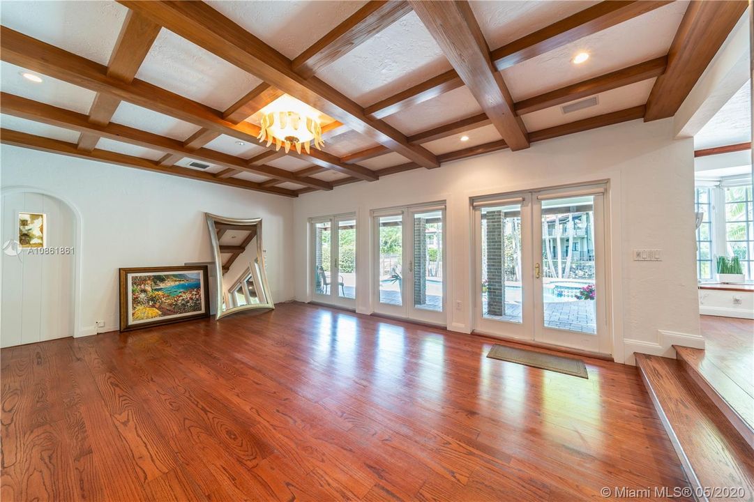 Recently Rented: $11,000 (5 beds, 4 baths, 4216 Square Feet)