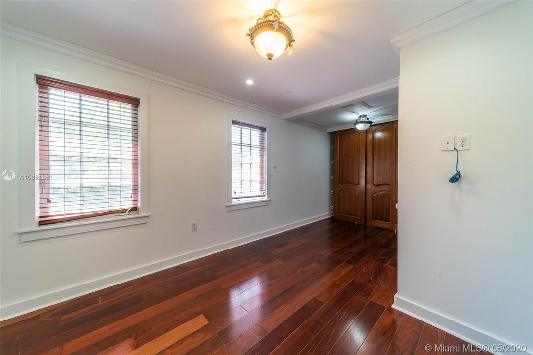 Recently Rented: $11,000 (5 beds, 4 baths, 4216 Square Feet)