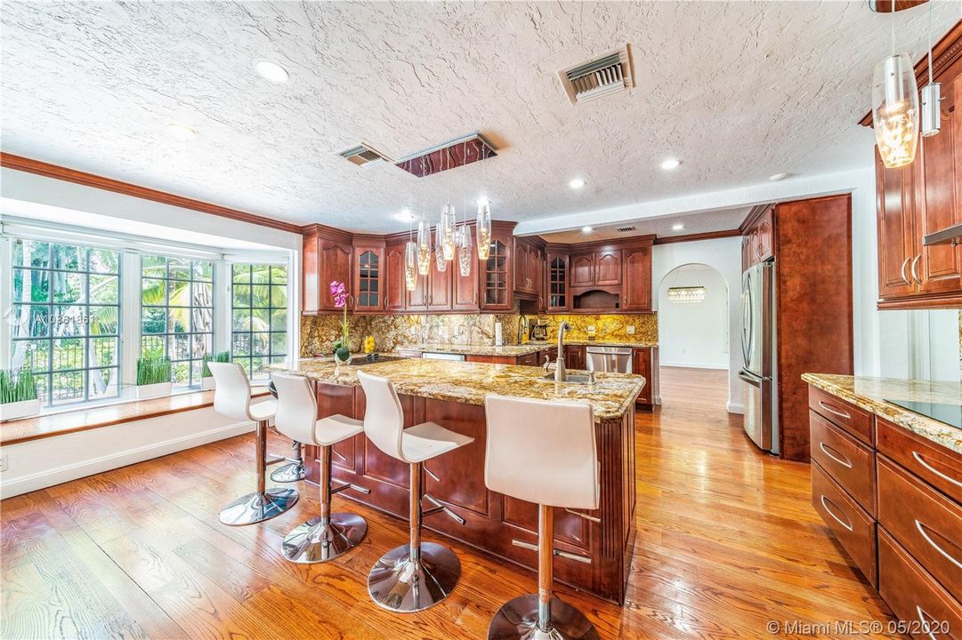 Recently Rented: $11,000 (5 beds, 4 baths, 4216 Square Feet)