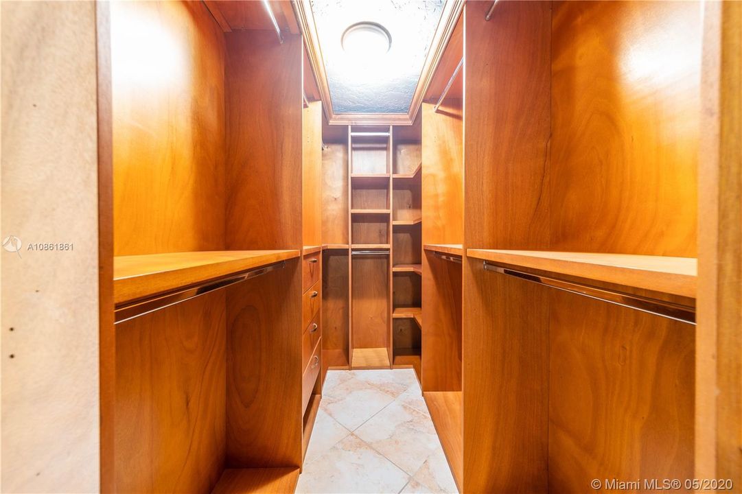 Recently Rented: $11,000 (5 beds, 4 baths, 4216 Square Feet)