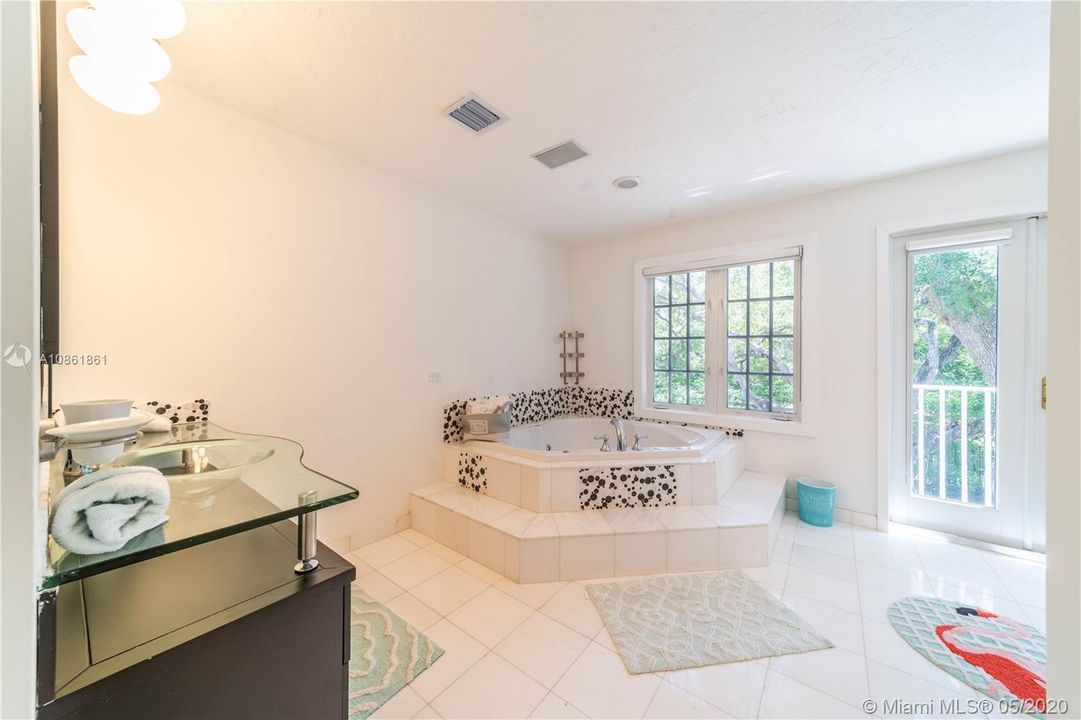 Recently Rented: $11,000 (5 beds, 4 baths, 4216 Square Feet)