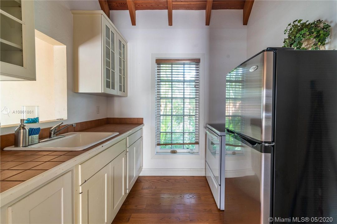 Recently Rented: $11,000 (5 beds, 4 baths, 4216 Square Feet)