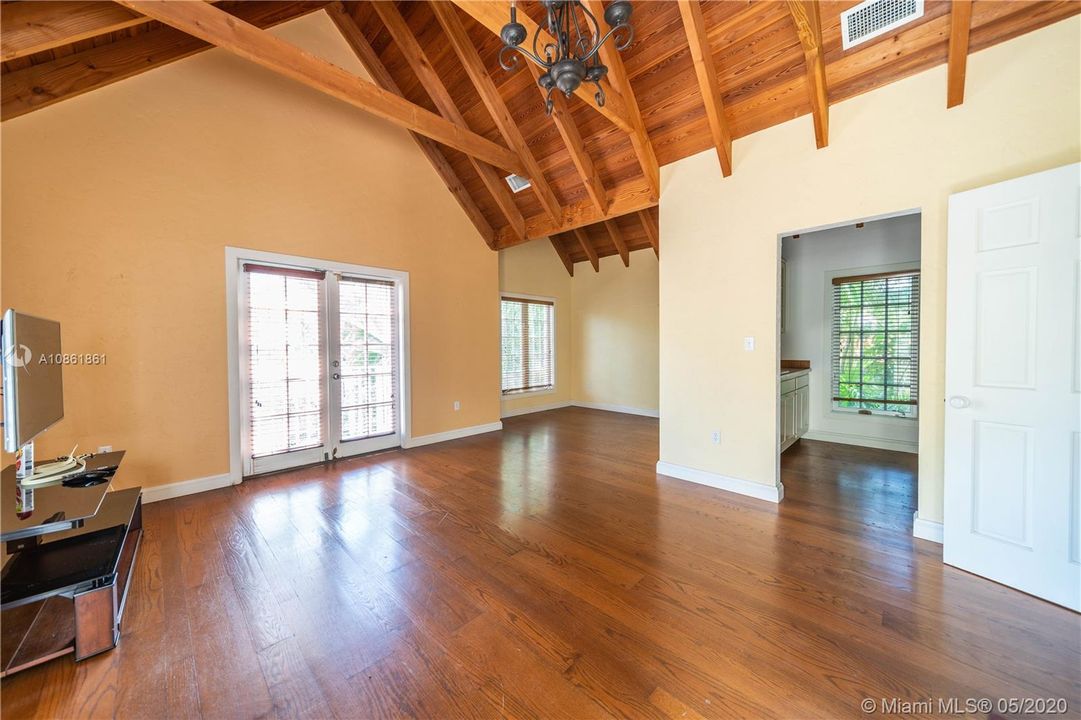 Recently Rented: $11,000 (5 beds, 4 baths, 4216 Square Feet)