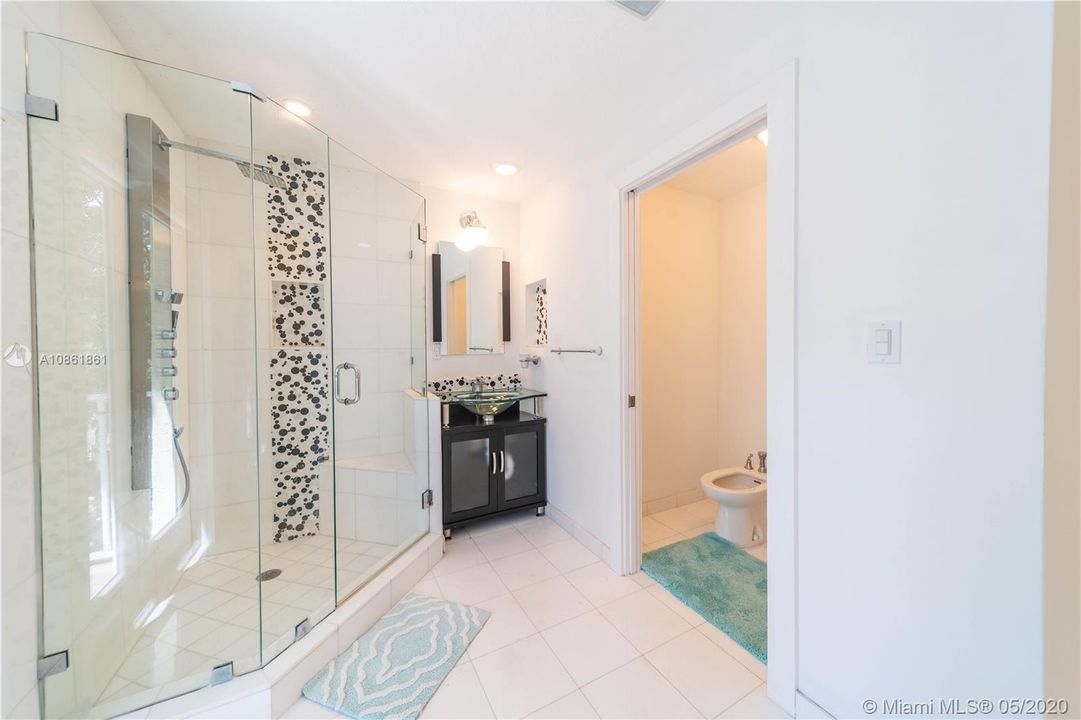 Recently Rented: $11,000 (5 beds, 4 baths, 4216 Square Feet)