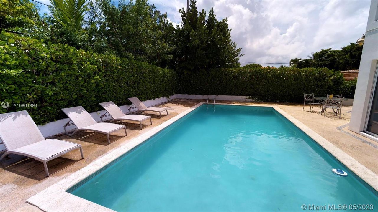 Recently Sold: $1,990,000 (5 beds, 4 baths, 2788 Square Feet)