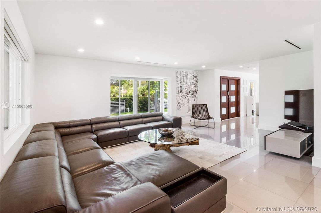 Recientemente alquilado: $8,000 (5 camas, 4 baños, 2763 Pies cuadrados)