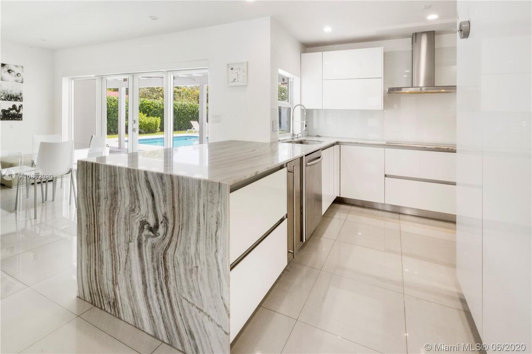 Recientemente alquilado: $8,000 (5 camas, 4 baños, 2763 Pies cuadrados)