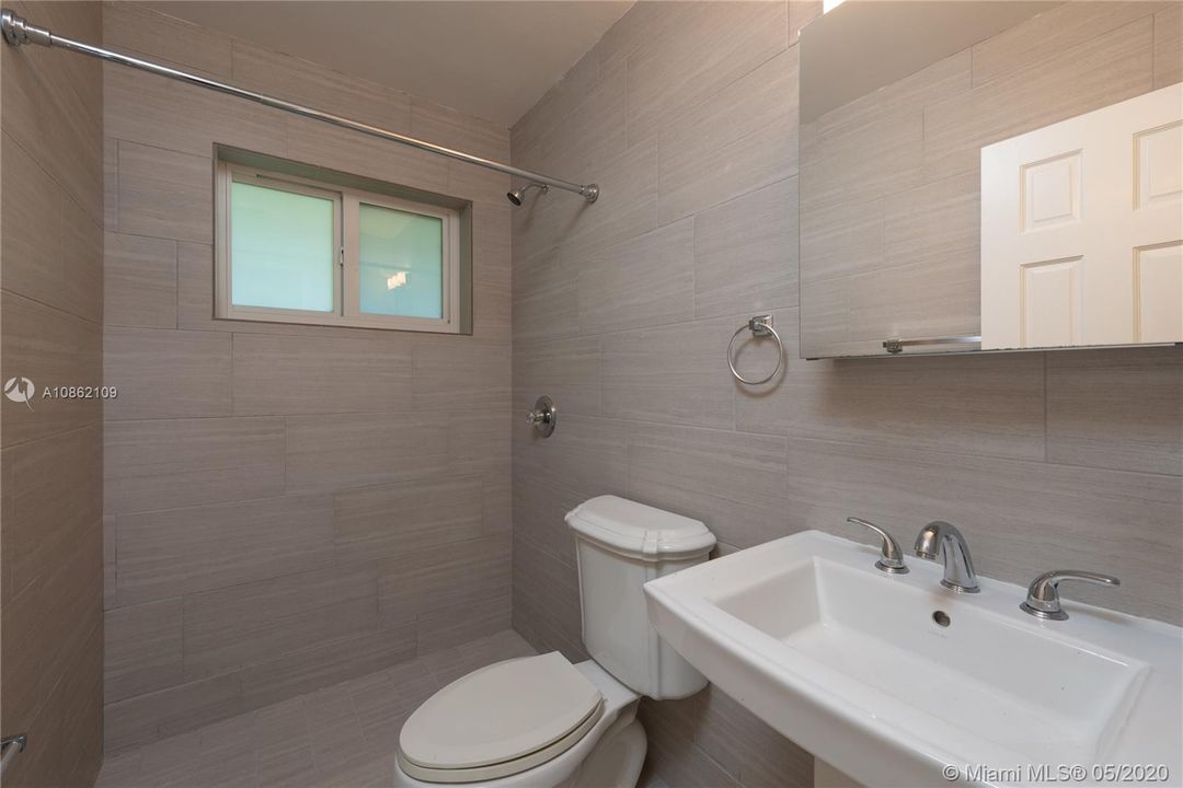 Recientemente alquilado: $2,500 (2 camas, 2 baños, 775 Pies cuadrados)