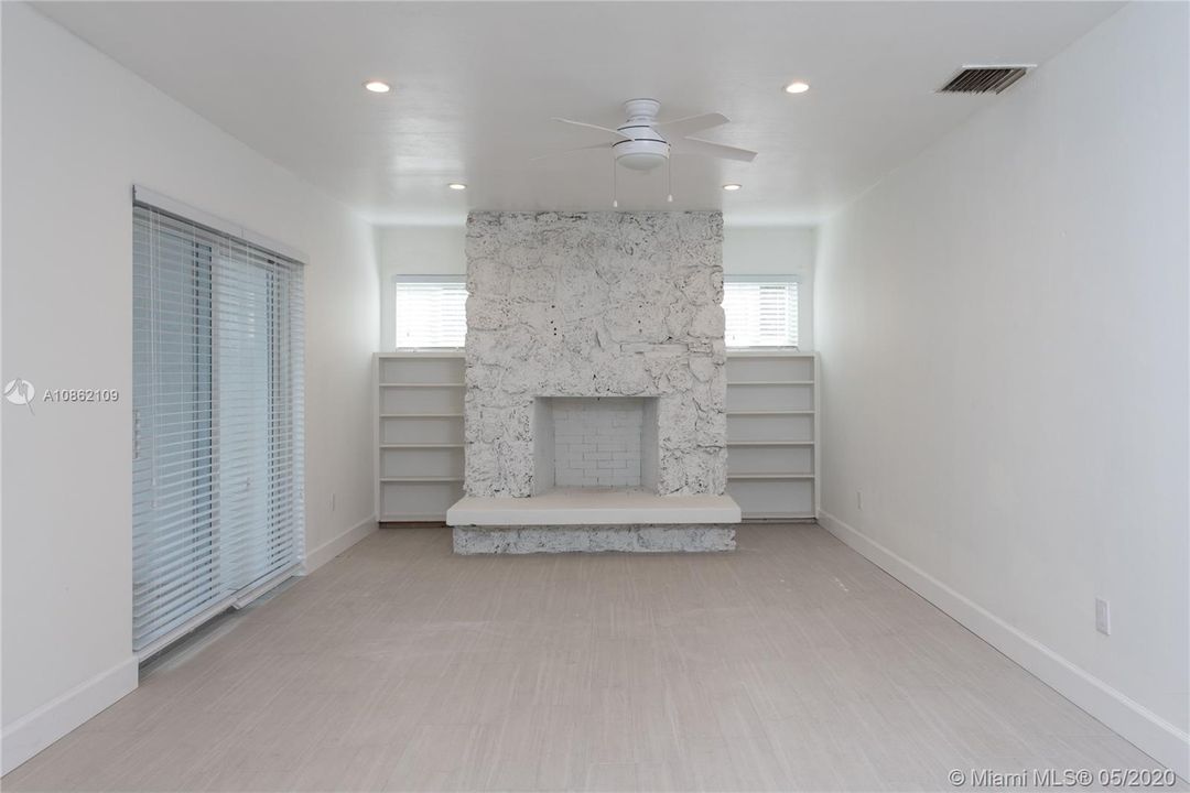 Recientemente alquilado: $2,500 (2 camas, 2 baños, 775 Pies cuadrados)