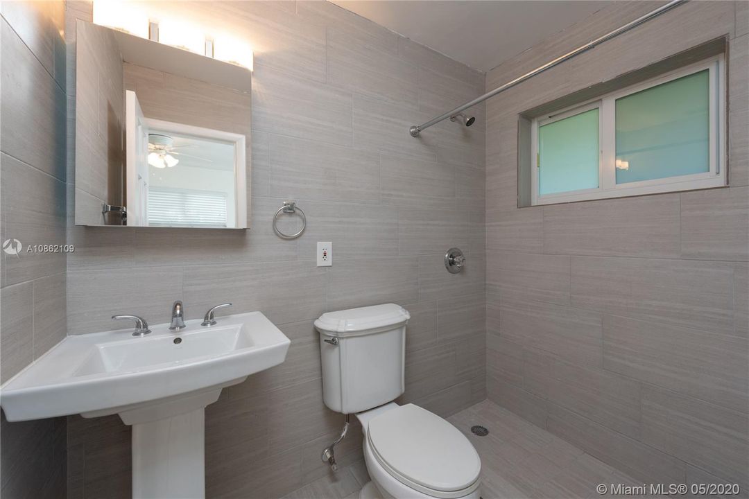 Recientemente alquilado: $2,500 (2 camas, 2 baños, 775 Pies cuadrados)