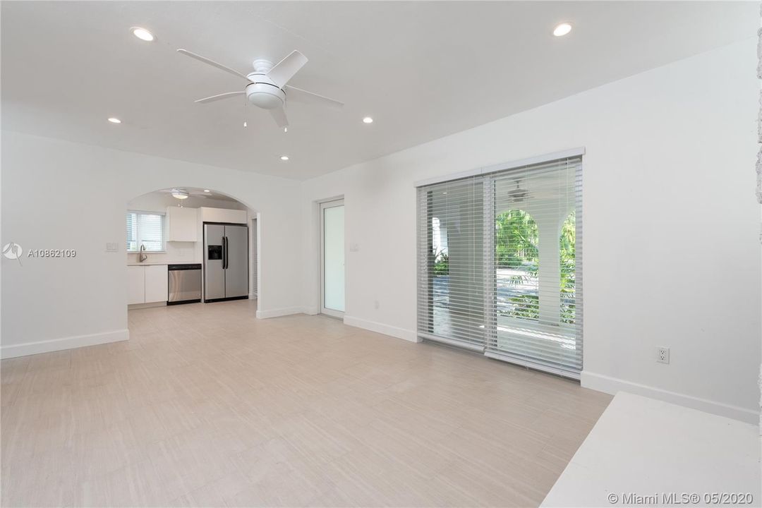 Recientemente alquilado: $2,500 (2 camas, 2 baños, 775 Pies cuadrados)