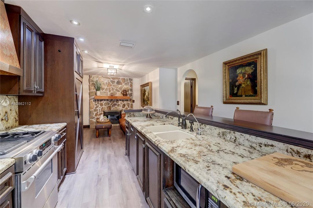 Granite counters & wood cabinets w/ counter seating