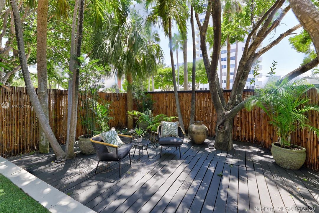 Recently Sold: $950,000 (3 beds, 2 baths, 2558 Square Feet)