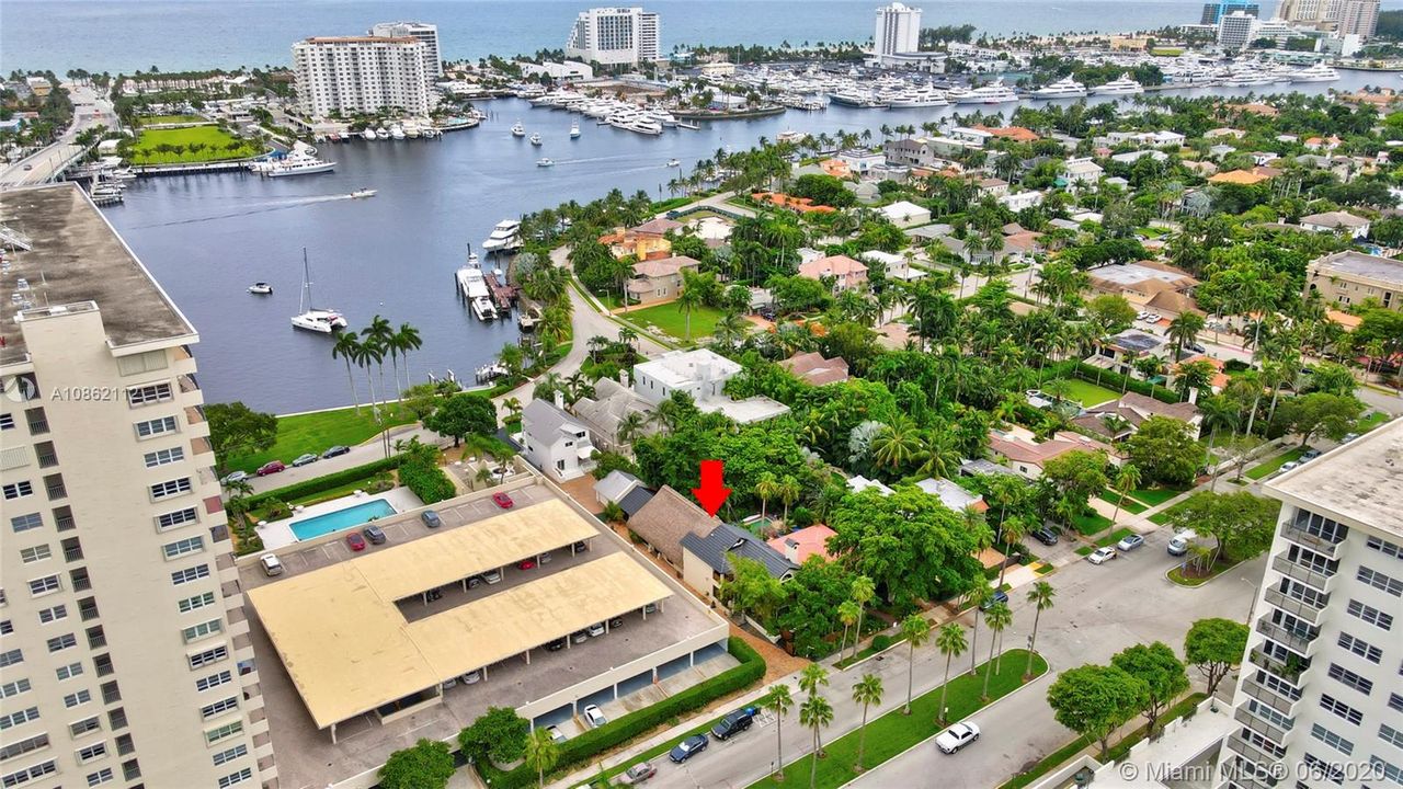 Recently Sold: $950,000 (3 beds, 2 baths, 2558 Square Feet)