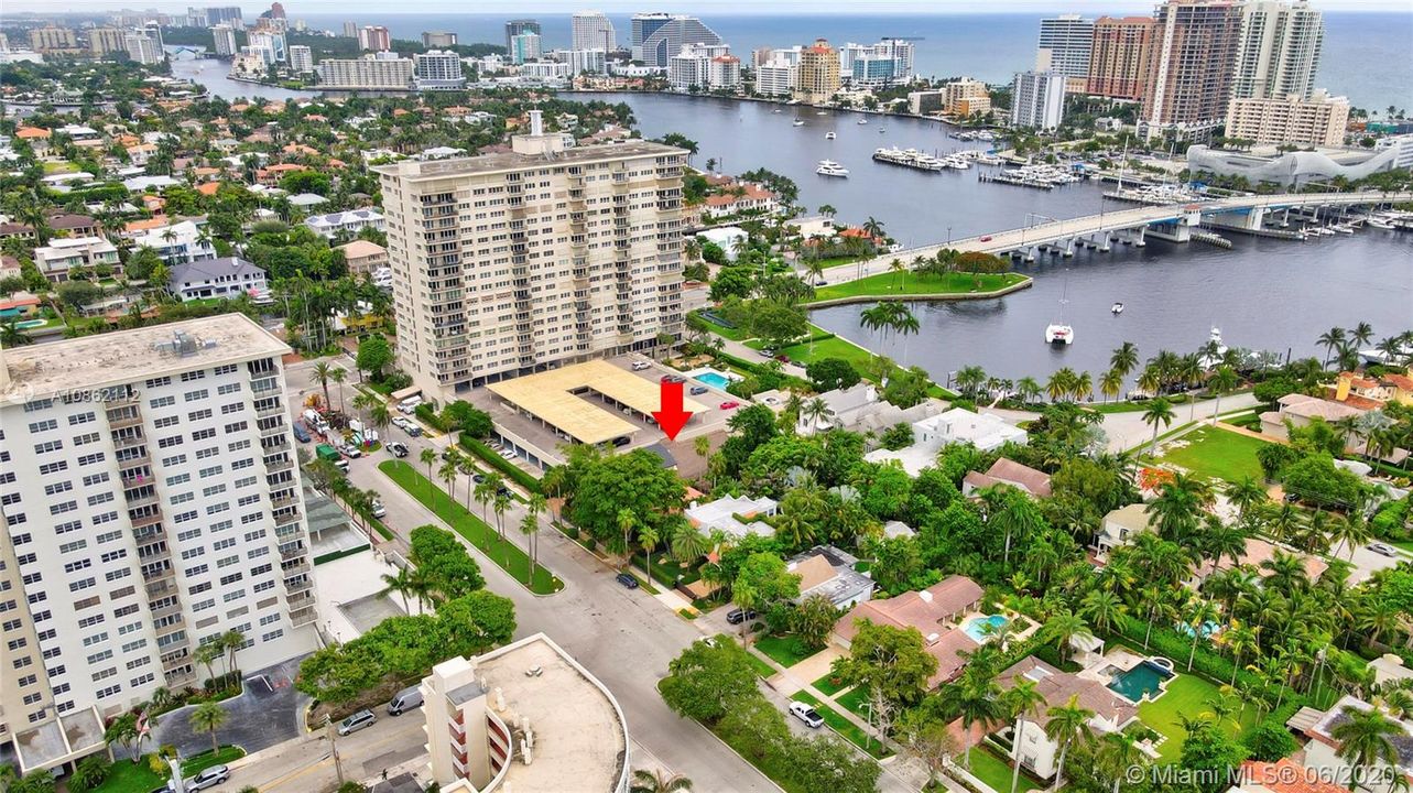 Recently Sold: $950,000 (3 beds, 2 baths, 2558 Square Feet)