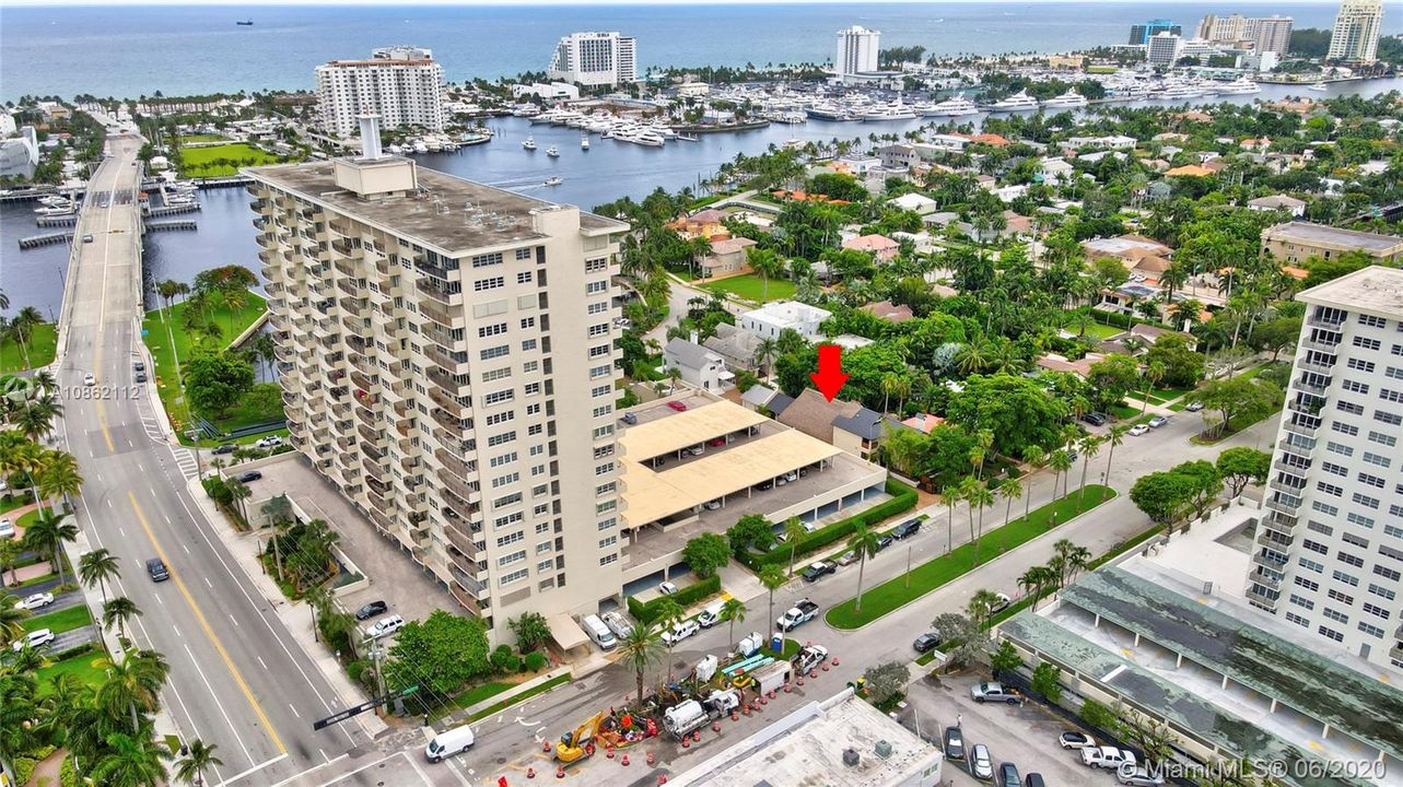Recently Sold: $950,000 (3 beds, 2 baths, 2558 Square Feet)