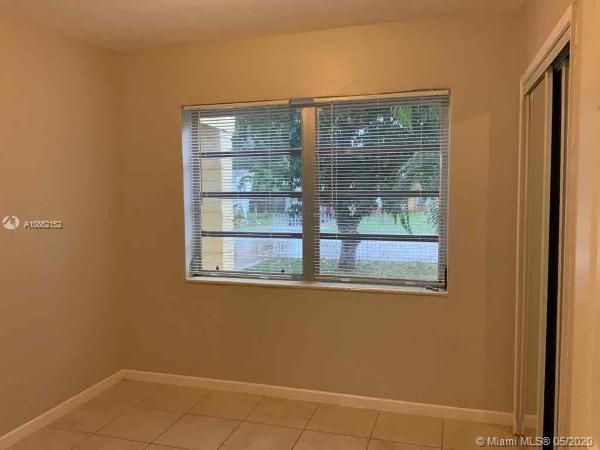 Recently Rented: $1,875 (3 beds, 1 baths, 975 Square Feet)