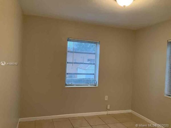 Recently Rented: $1,875 (3 beds, 1 baths, 975 Square Feet)