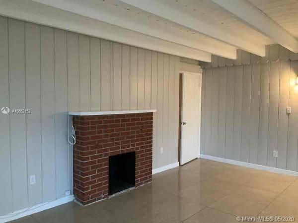 Recently Rented: $1,875 (3 beds, 1 baths, 975 Square Feet)