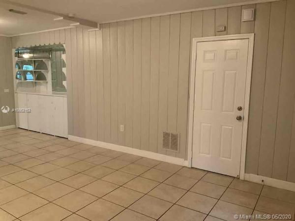 Recently Rented: $1,875 (3 beds, 1 baths, 975 Square Feet)